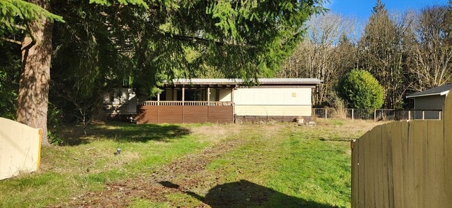 Building Photo - 2 Bed 1 Bath single wide mobile home on just shy of 1/2 acer lot in Lake Stevens $2350.00/mo