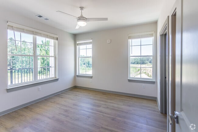 2BR, 2BA - 1,019SF - Primary Bedroom - The Belle at The Lamar