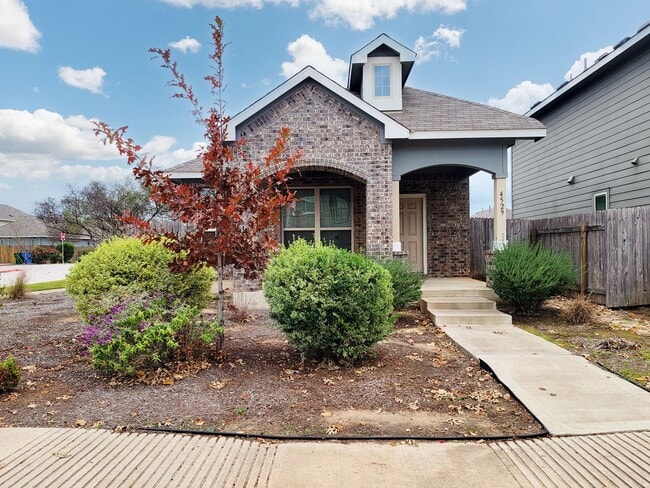 Building Photo - Nice 3/BR 2/BA – Cozy & Comfortable Living Rental