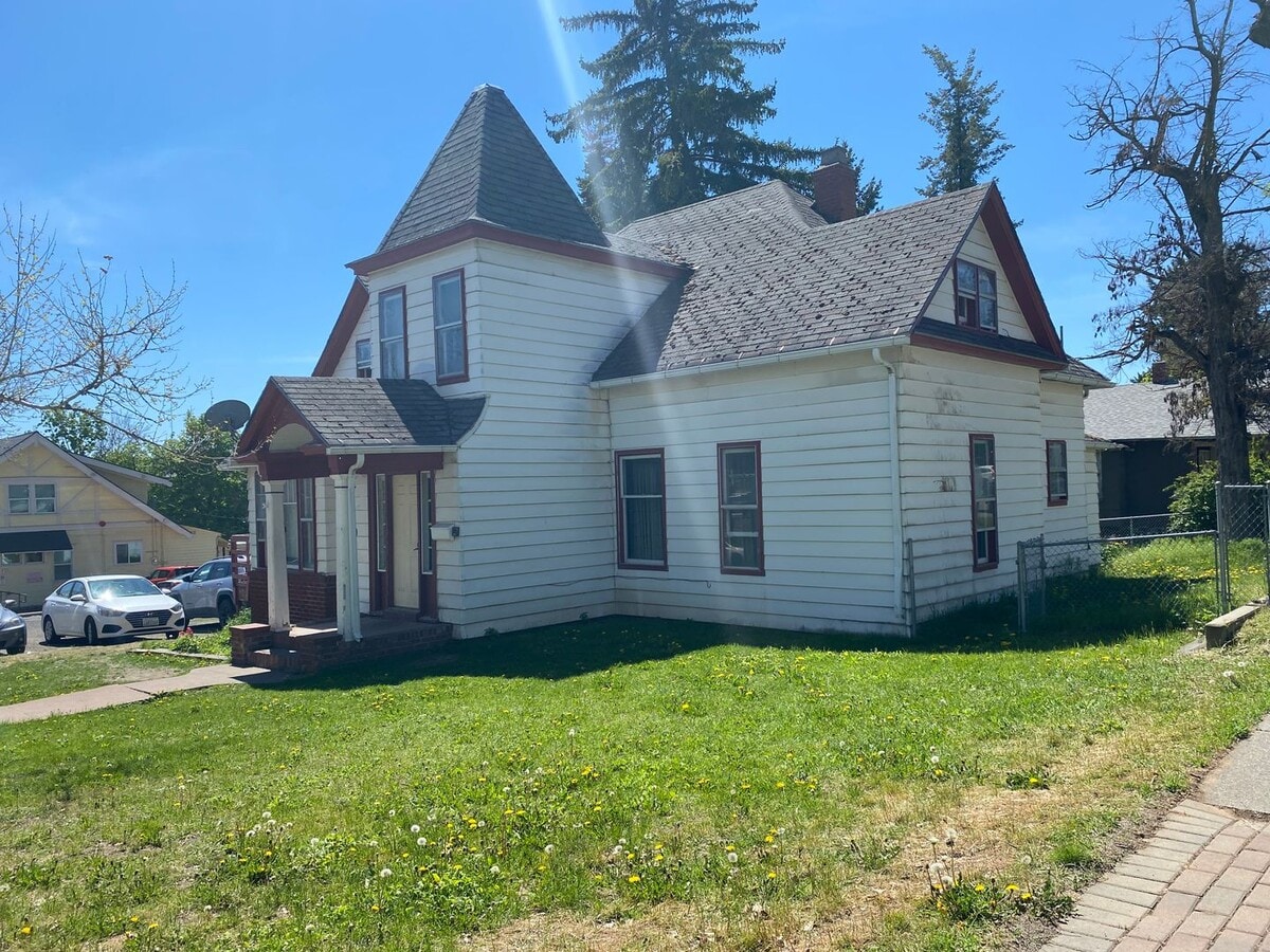 Photo - Cheney-Perfect setup for group living—6 bedrooms, 2 kitchens, and plenty of space near campus. Of...
