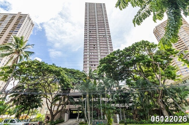 Building Photo - The Windsor, 1bd, 1.5ba, 1prking, Must See, Avail today!