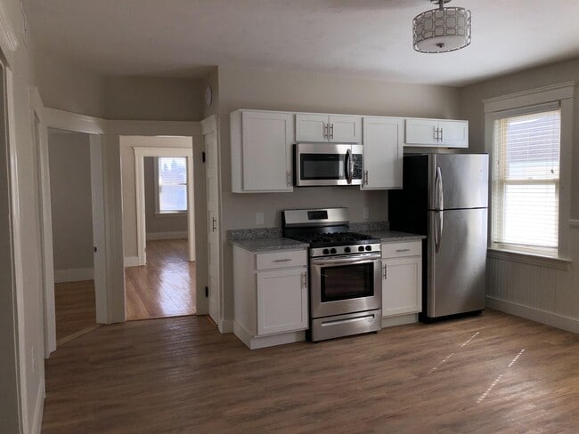 Building Photo - 7 Plantation St