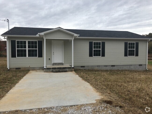 Building Photo - Charming Home in Country Setting with Larg...