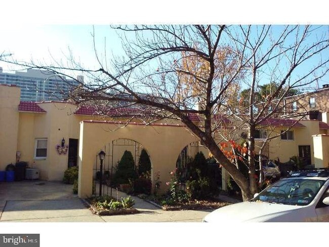 Building Photo - 2010 Green St Rental