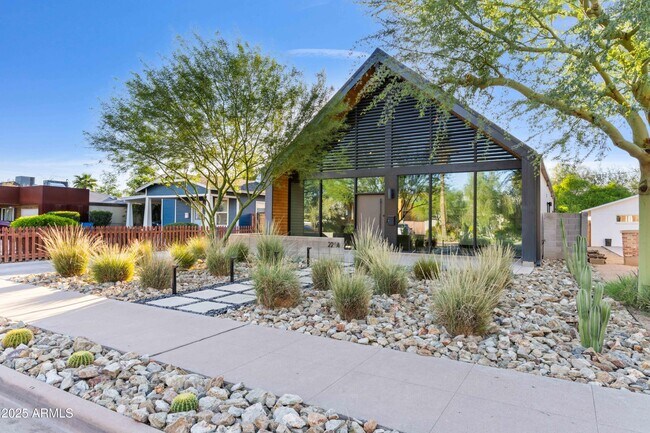 Building Photo - 2214 N Dayton St