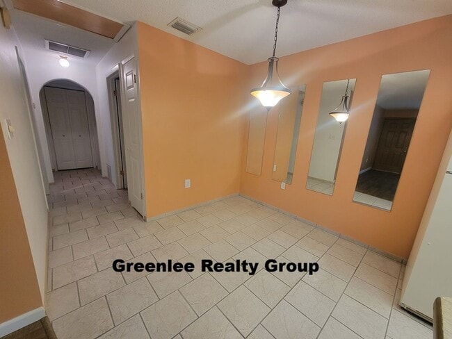 Photo - 6141 Chesham Dr Unit 8