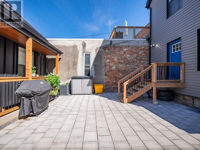 Photo - 202 Perth Ave Unité Main