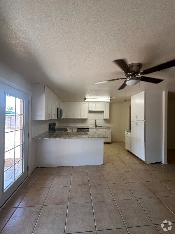 Building Photo - 4324 N 72nd Dr Rental