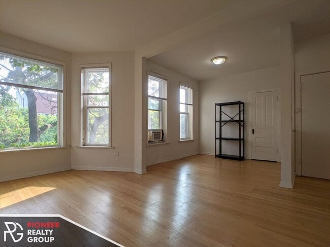 Photo - 854 W George St Unit 3