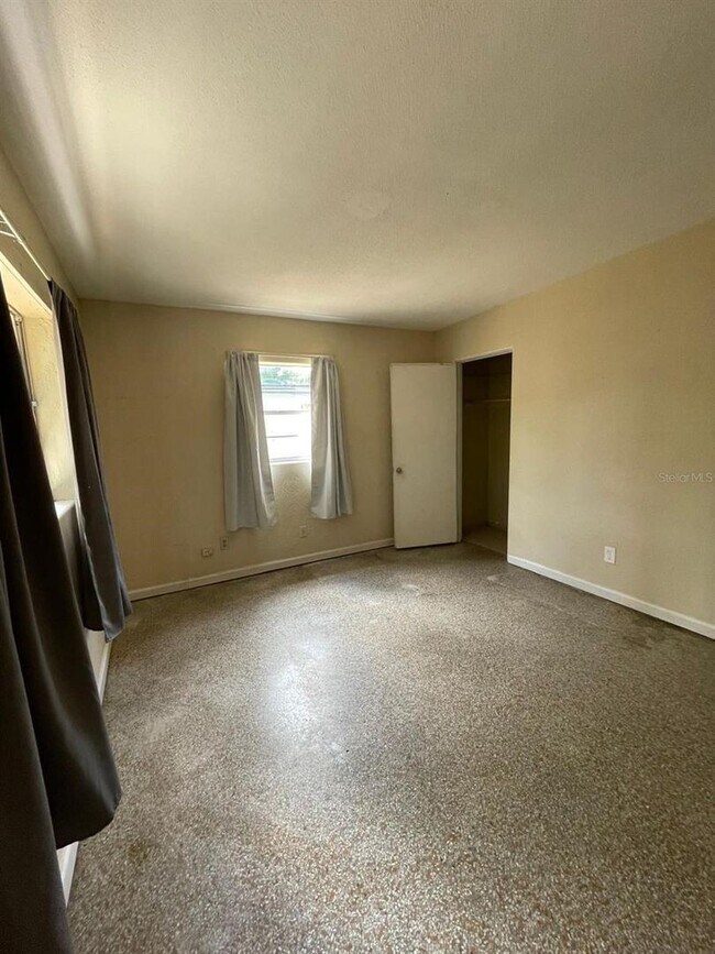 Photo - 2040 Long St
