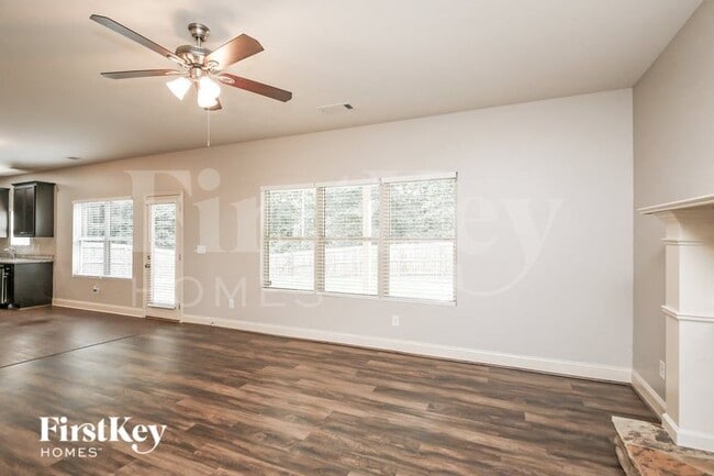 Photo - 835 Sassafras Ln