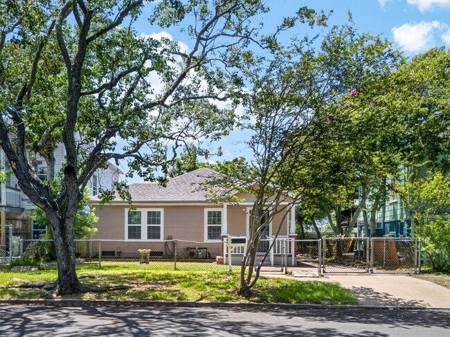 Photo - 1805 Ave N 1/2