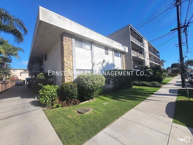 Building Photo - Charming 3-Bed, 2-Bath Long Beach Retreat ... Unit D Rental