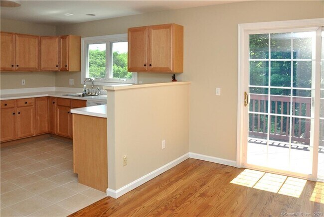 Photo - 170 Governor Trumbull Way Unidad 170