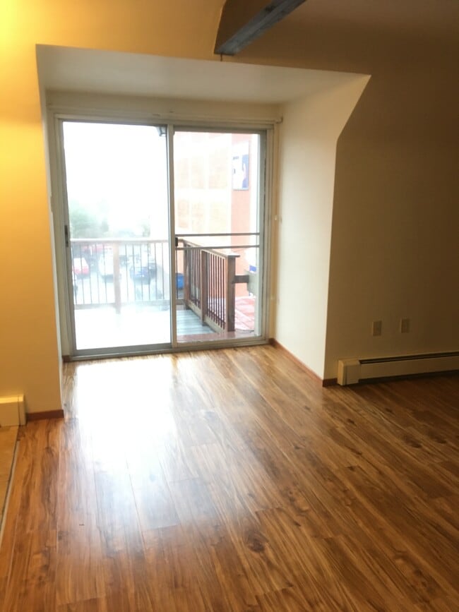 Building Photo - 749 S Millvale Ave