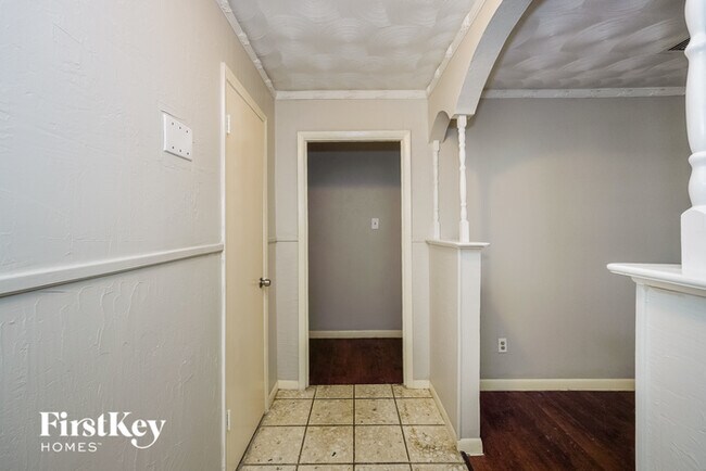 Photo - 505 Cranbrook Ln