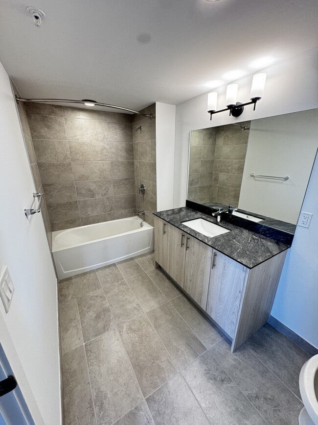 3B 2B - Bathroom - Naranja Grand II