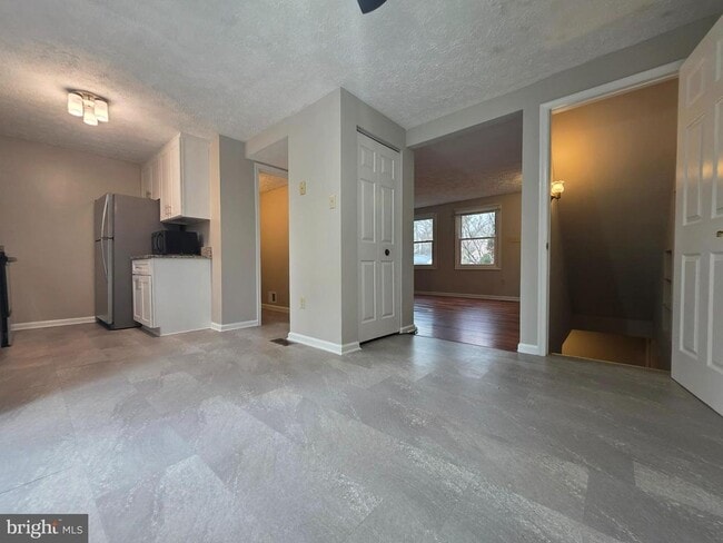 Building Photo - 23 Dufief Ct