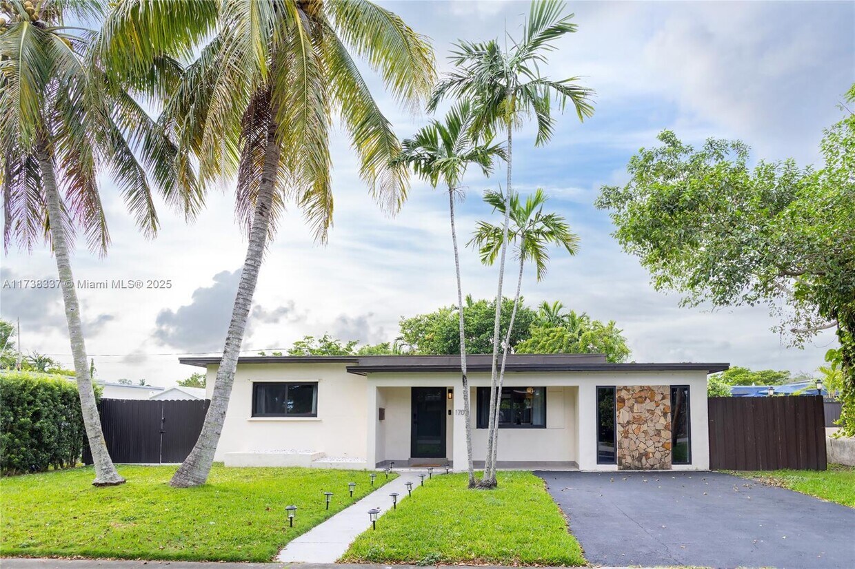 Photo - 1700 SW 64th Ave (Miami, FL)