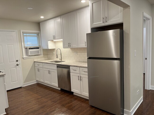 Photo - 209 W Maple Ave Unit A