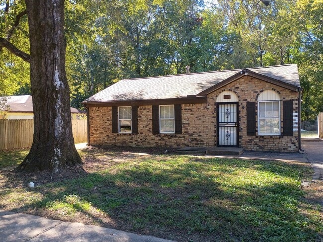 Building Photo - 4 Success Realty is now offering this 3 be...