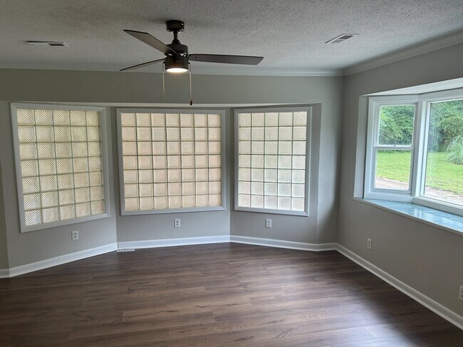 Photo - 4 Bed / 4 Bath House for Rent in Huntsville, AL 35803