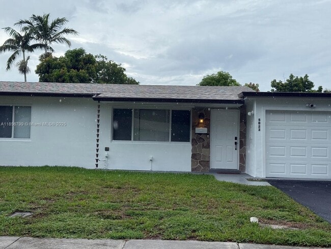 Building Photo - 5023 SW 93rd Ave Rental
