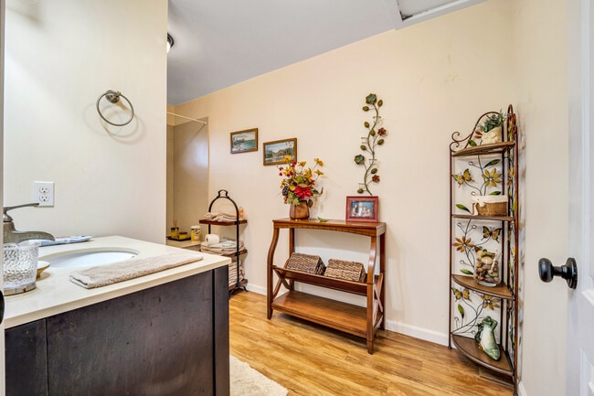 Photo - 142 Maluniu Ave