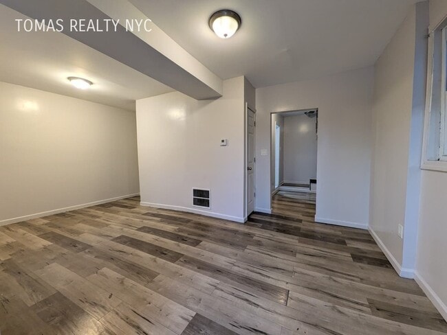 Photo - 28 Vineyard Ave