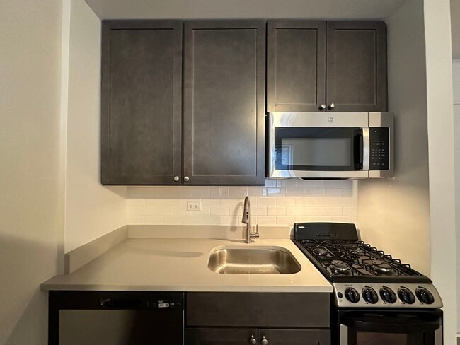 Photo - 3335 W Diversey Ave Unidad 031
