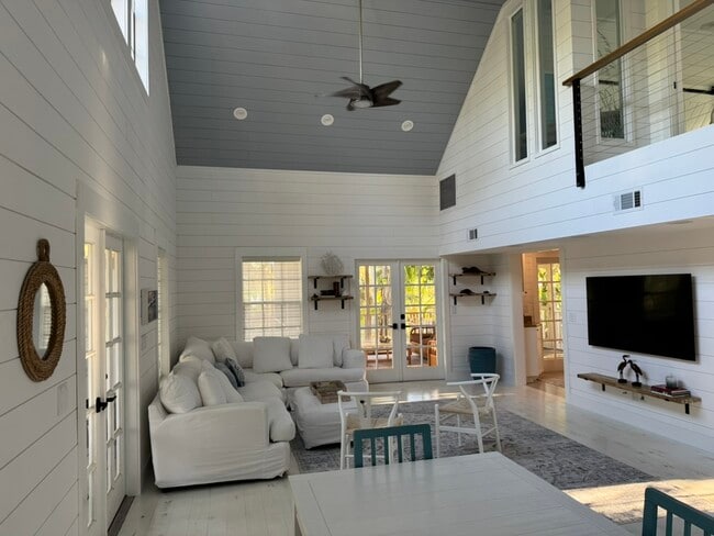 Photo - 2732 Weeks Ave