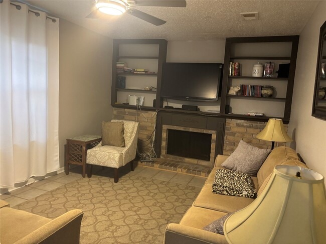 Photo - 2502 Colleen Dr