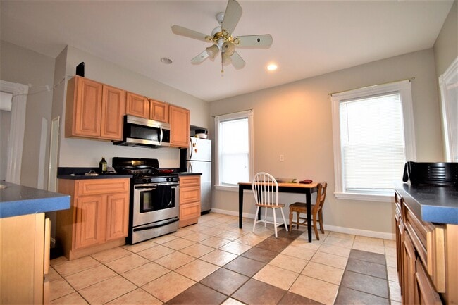 Building Photo - 201 Hillside St Unit 1