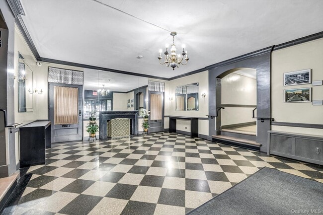 Photo - 72-34 Austin St Unidad F10