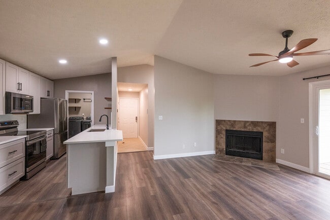 Open Floor Plan - 8892 Eagleview Dr Unit 8892 Eagleview Dr.#12