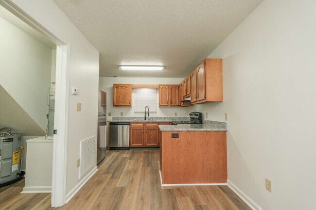 Photo - Beautiful 2 Bedroom, 1 Bath Townhome – Bra...