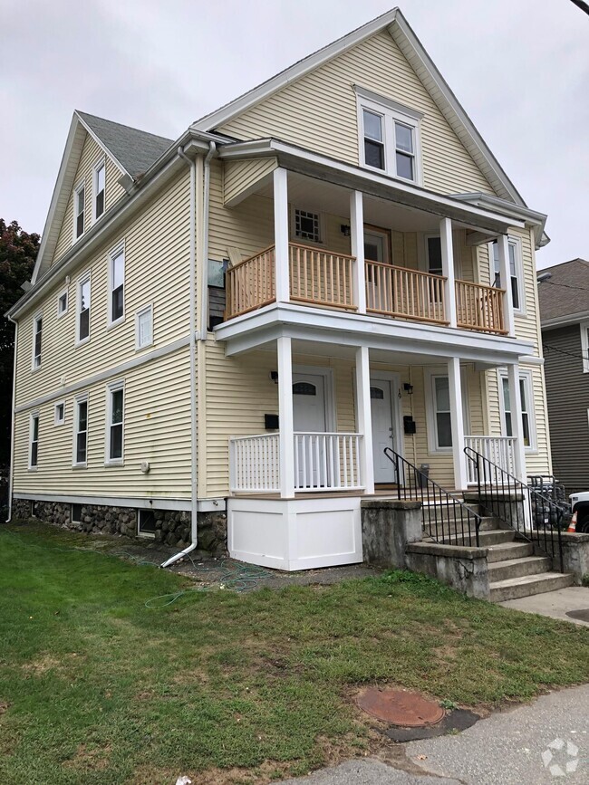 Building Photo - 19 Banks St Unit 1 Rental