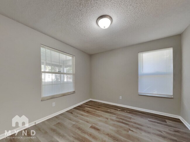 Photo - 2908 Spencer St