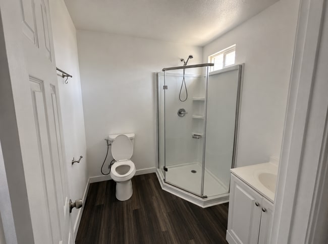 Photo - 415 Iona Dr