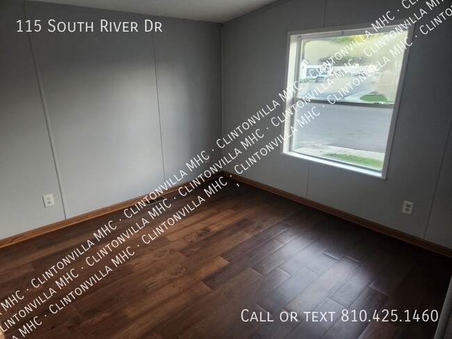 Photo - 115 S River Dr