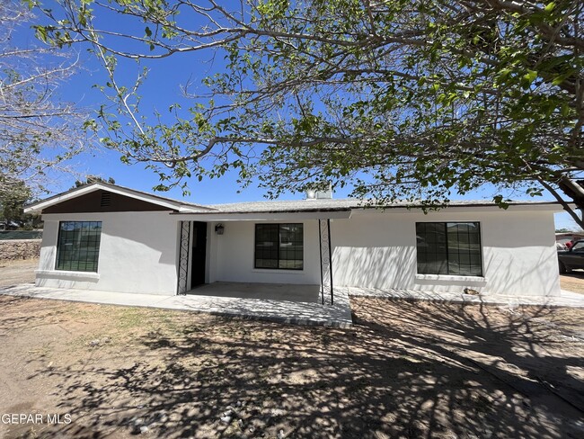 Building Photo - 10221 Socorro Rd Rental