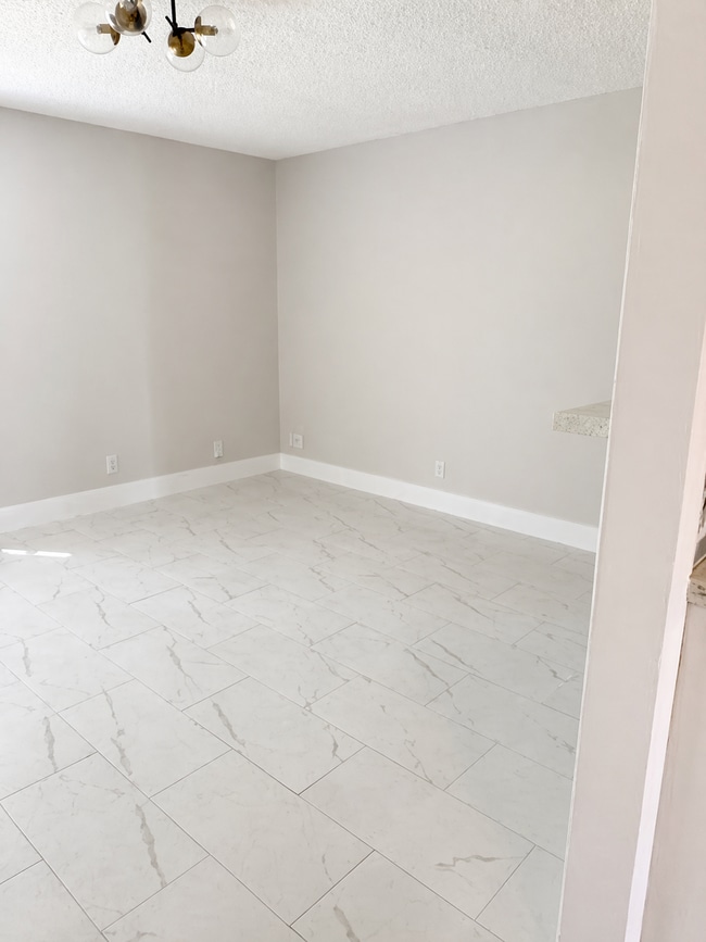 Photo - 9448 Saddlebrook Dr