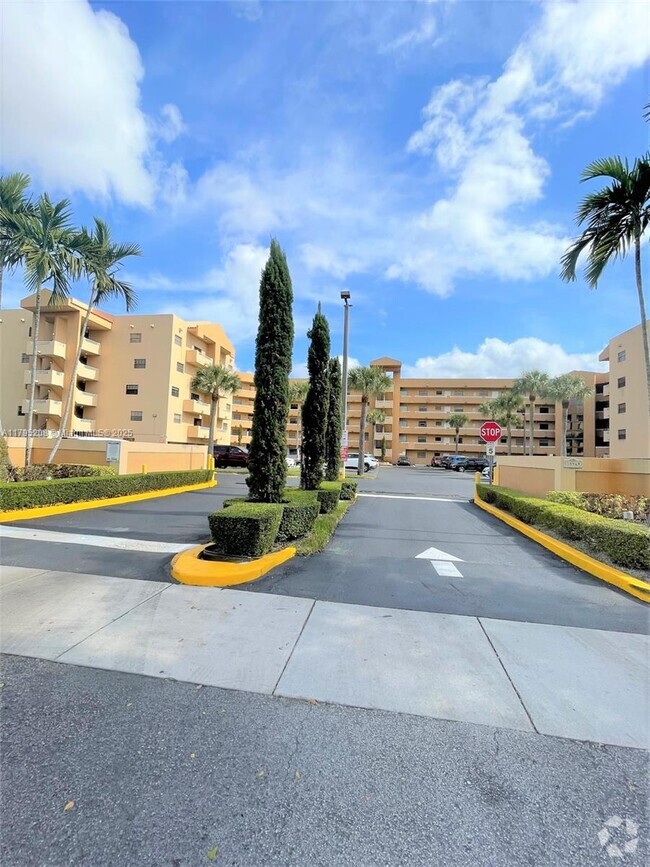 Building Photo - 15969 NW 64th Ave Unit 202 Rental