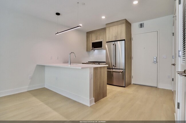 Building Photo - 303 Madison St Unit 306