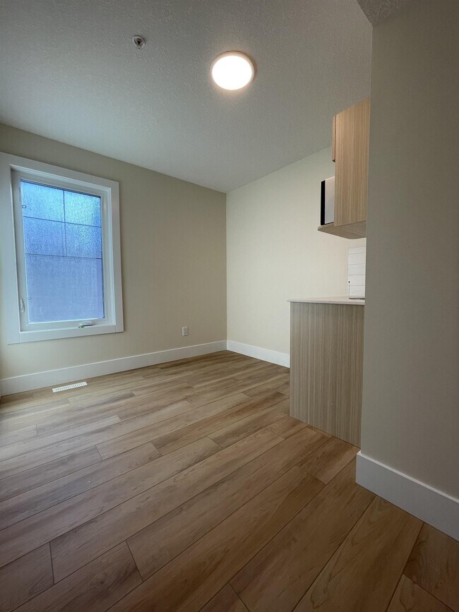 Building Photo - 8717-8110 110 St NW Unit 2B