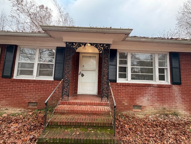 Photo - Brick 3/1.5 House in West Rome- $1,250