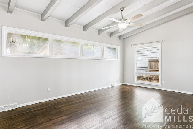 Photo - 811 N Chipper Ln