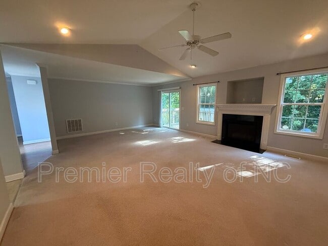 Photo - 605 Westpark Ct