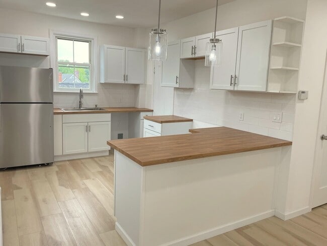 Building Photo - 50 Summer St Rental