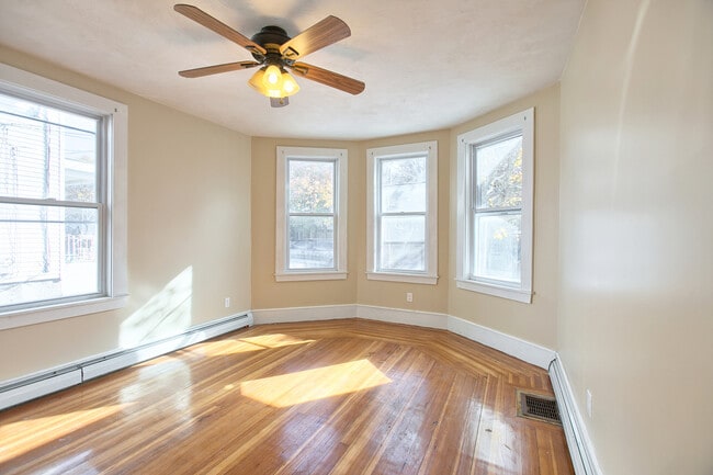 Building Photo - 31 Simon St Unit 31-1